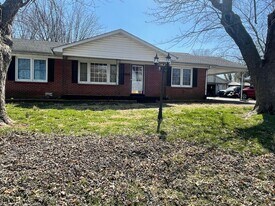 614 Lamb Dr in Franklin, KY - Building Photo