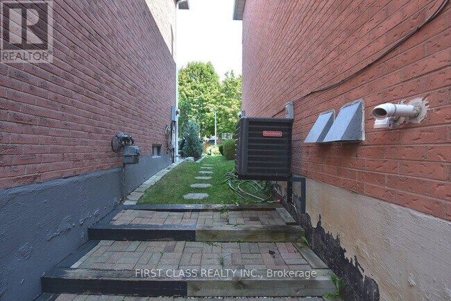 15 Carle Crescent in Ajax, ON - Building Photo - Building Photo