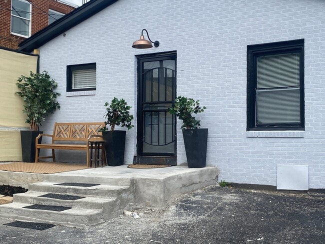 112 N Commerce St, Unit 2