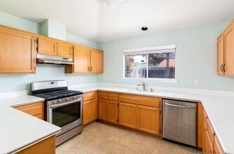 475 Heritage Ln in Los Alamos, CA - Building Photo - Building Photo