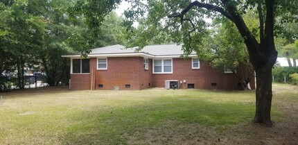 1439 Allen St in Mount Pleasant, SC - Foto de edificio - Building Photo