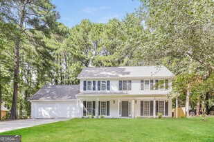 1384 Grindenwald Dr in Jonesboro, GA - Building Photo