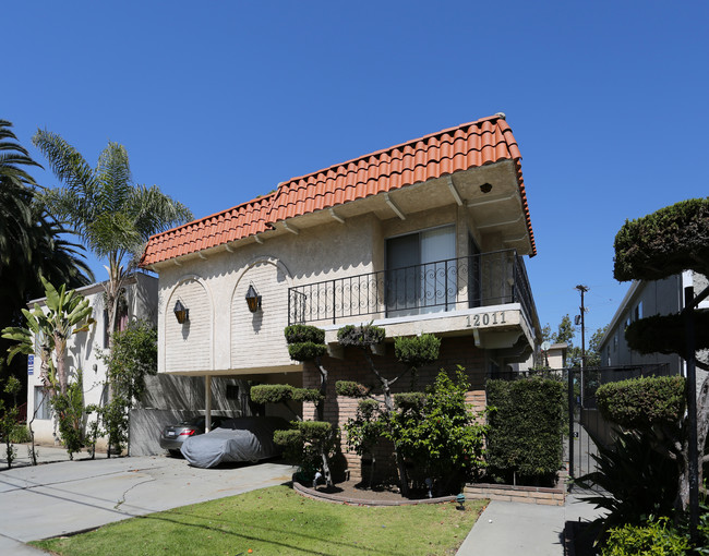 12011 Pacific Ave in Los Angeles, CA - Building Photo - Building Photo