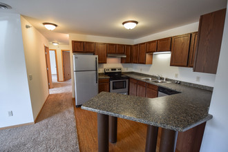 Cedar Meadow Apartments in Mankato, MN - Building Photo - Other