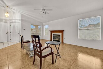 8352 Pendragon Cir in Las Vegas, NV - Building Photo - Building Photo