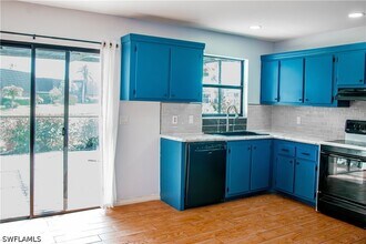 148 Lake Point Ln in Naples, FL - Foto de edificio - Building Photo