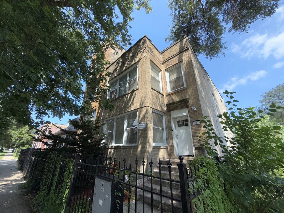 411 N Hamlin Ave in Chicago, IL - Building Photo
