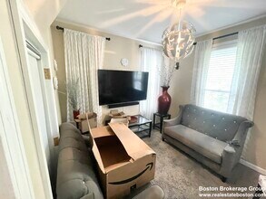 9 Mount Pleasant Ave, Unit #3 in Boston, MA - Foto de edificio - Building Photo