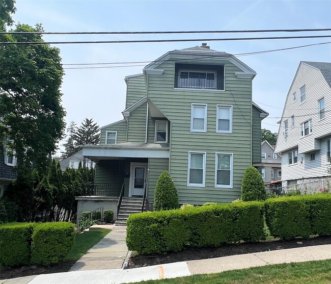 7 Alpha Pl in New Rochelle, NY - Building Photo - Building Photo