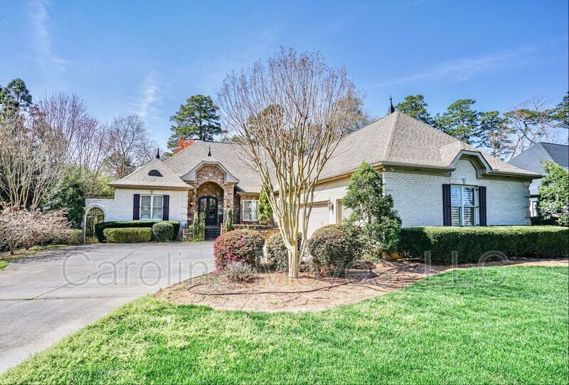 3202 SC-14 in Greenville, SC - Building Photo