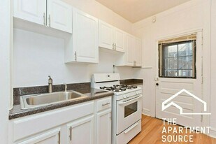1331 W Touhy Ave, Unit 3N in Chicago, IL - Building Photo