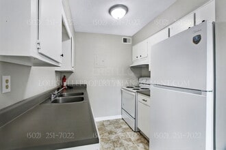 3105 Fordhaven Rd in Louisville, KY - Foto de edificio - Building Photo