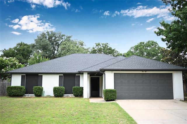 2814 Tumbleweed Trail in Grapevine, TX - Building Photo