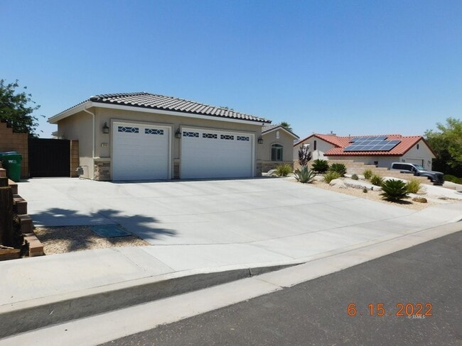 2313 S Del Rosa Dr in Ridgecrest, CA - Building Photo - Building Photo