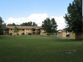 The Village At University Square in Tampa, FL - Foto de edificio - Building Photo