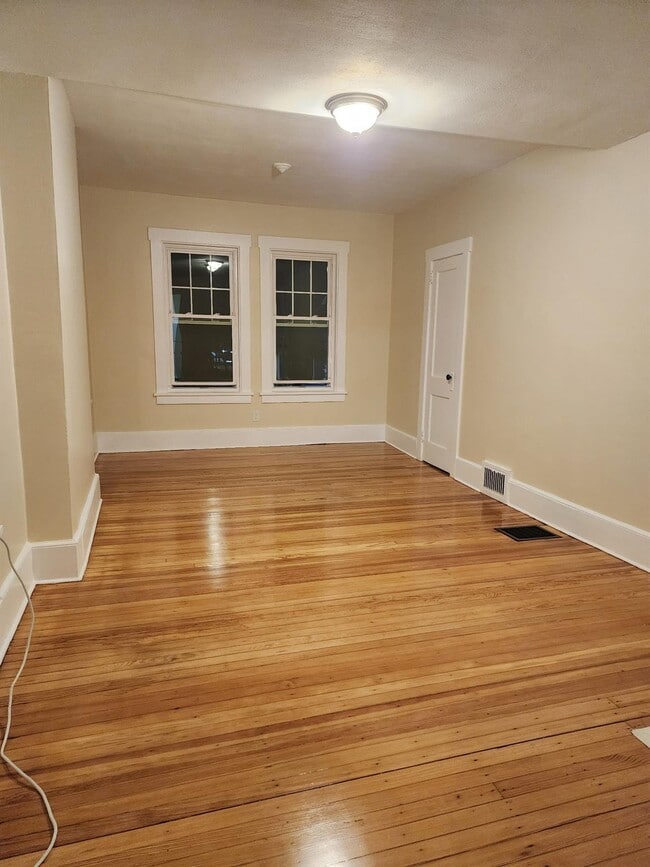 114 E Main St in Middletown, NY - Building Photo - Building Photo