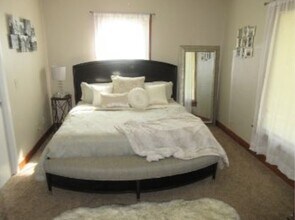 2116 Olive St, Unit 2 in Cedar Falls, IA - Building Photo - Building Photo