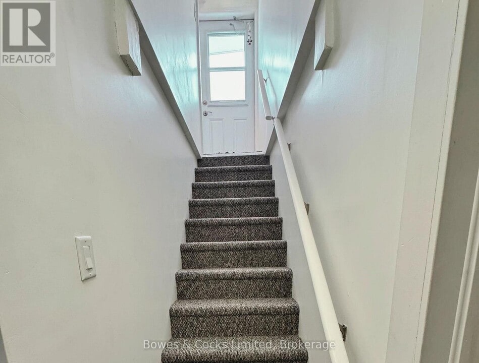 350 Braidwood Ave in Peterborough, ON - Building Photo