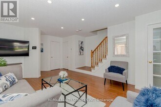 32 Silo Ct in Brampton, ON - Building Photo - Building Photo