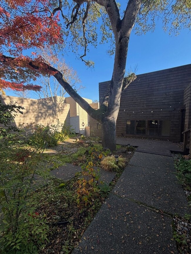 1660 Deer Run in Santa Rosa, CA - Building Photo - Building Photo