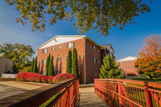 Creek Club Apartments in Williamston, MI - Foto de edificio - Building Photo