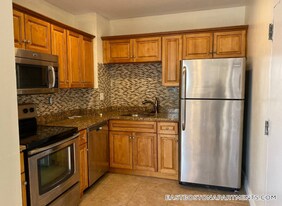 212 Maverick St, Unit 3 in Boston, MA - Building Photo