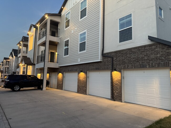 property at 874 N Hemsworth Way