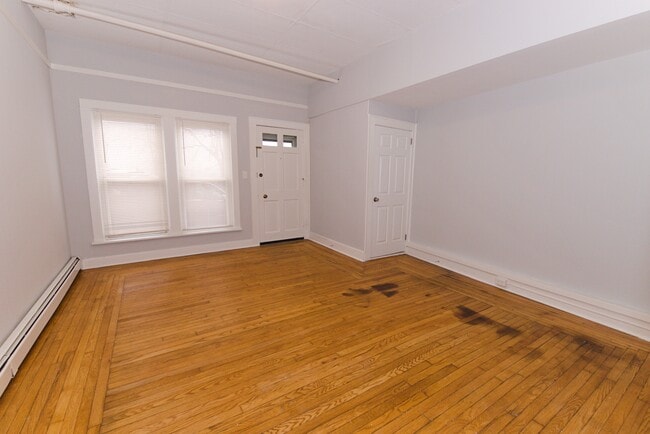 154 Undercliff Ave, Unit 1 in Edgewater, NJ - Building Photo - Building Photo
