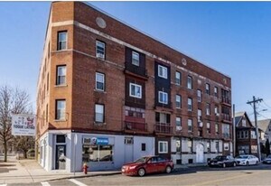 926 Chicopee St in Chicopee, MA - Building Photo