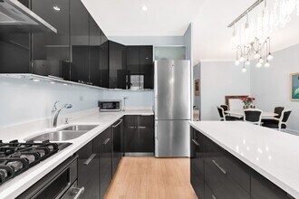 327 W 83rd St in New York, NY - Building Photo - Building Photo