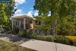 1132 Running Springs Rd in Walnut Creek, CA - Building Photo