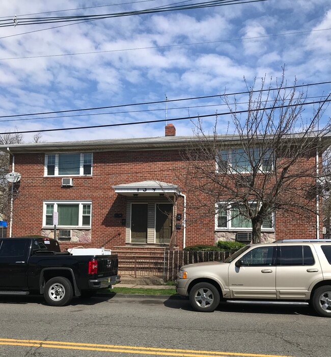 139 Grove St, Unit 2-R