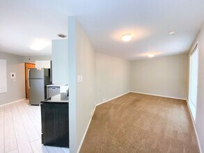 3021 Woodland St in Ames, IA - Foto de edificio - Building Photo