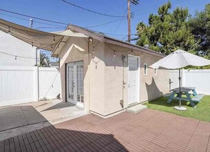 17507 Emelita St, Unit Studio in Encino, CA - Foto de edificio - Building Photo