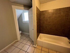 1724 Ave N 1/2 in Galveston, TX - Building Photo - Building Photo