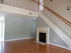 305 Oak Tree Blvd NW in Christiansburg, VA - Foto de edificio - Building Photo