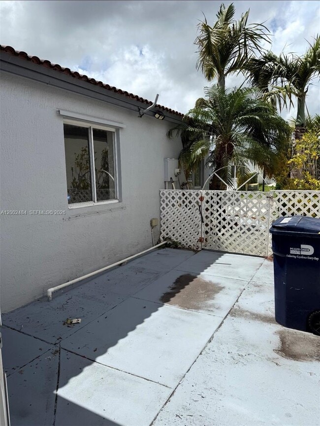 17501 SW 142nd Ct in Miami, FL - Foto de edificio - Building Photo