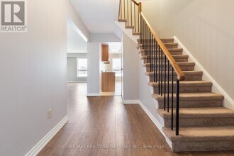 1176 Kelsey Ct in Oakville, ON - Building Photo - Building Photo