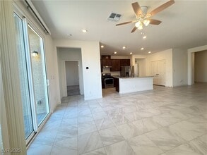 8765 Crestwood Hls St in Las Vegas, NV - Building Photo - Building Photo
