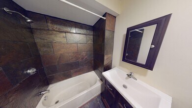 245 Prospect St, Unit 2 in Brockton, MA - Foto de edificio - Building Photo