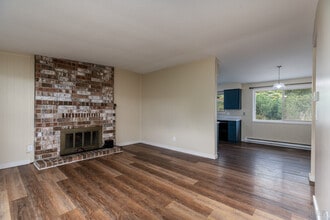 74693 Hale Ln in Rainier, OR - Building Photo - Building Photo