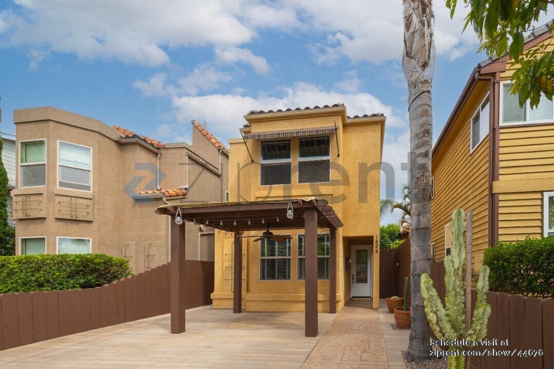 1424 Thomas Ave in San Diego, CA - Building Photo