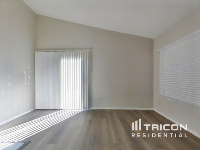 3755 E Broadway Rd in Mesa, AZ - Building Photo - Building Photo