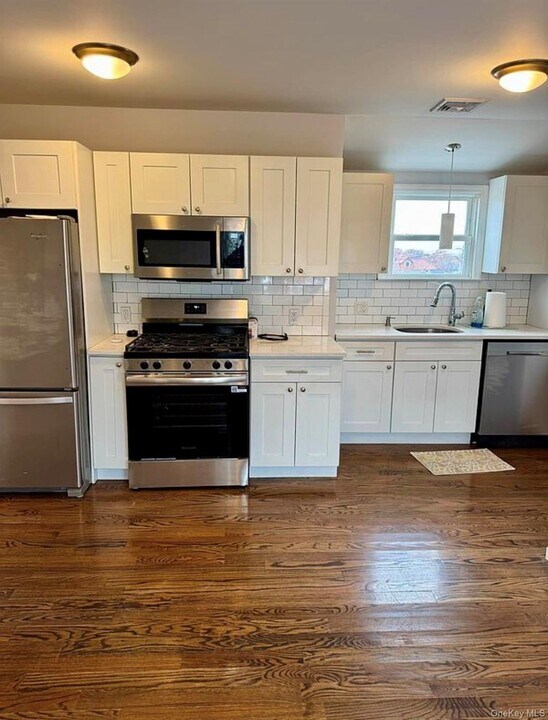 148-12 12th Ave in Queens, NY - Building Photo