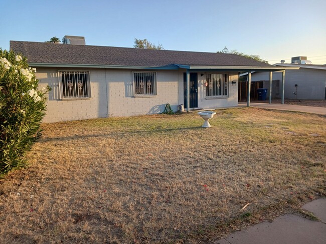 1210 E Marny Rd in Tempe, AZ - Foto de edificio - Building Photo