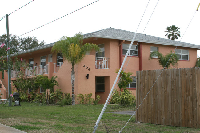 Indian Rocks Beach Apartments in Indian Rocks Beach, FL - Building Photo - Building Photo