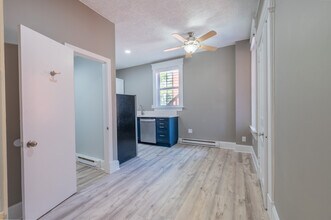 304 Warner St, Unit 2 in Cincinnati, OH - Building Photo - Building Photo