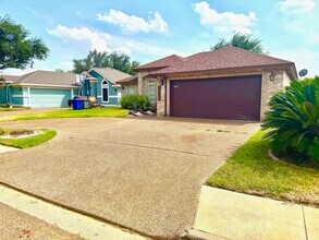 1109 Sapphire St in Laredo, TX - Building Photo - Building Photo