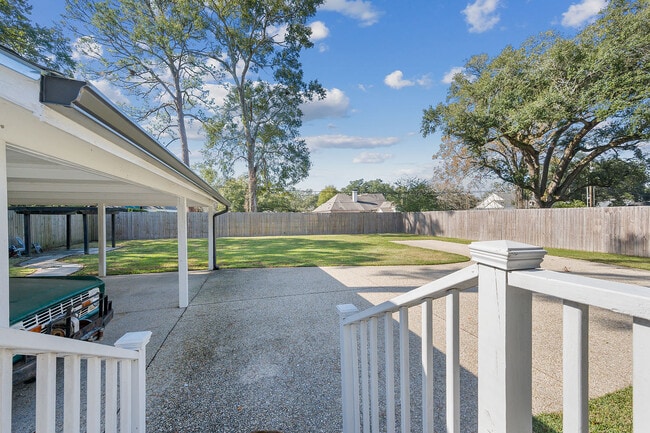 1566 Country Club Dr in Baton Rouge, LA - Building Photo - Building Photo