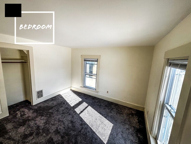 50 Grove St, Unit #2 in Brattleboro, VT - Foto de edificio - Building Photo